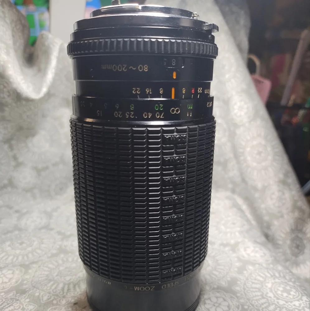 Sigma High-Speed Zoom Multi-Coated Zoom Lens f=1:3.5~4 80~200mm w/ Case